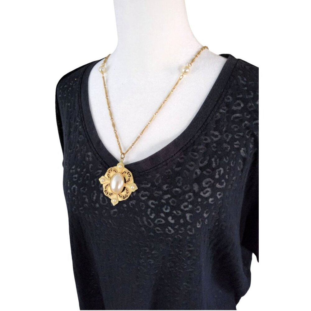 Womens Vintage Gold Tone Finish Faux Pearl Celtic Style Cross Pendant - Picture 2 of 8